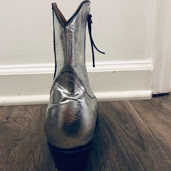 Mid-calf silver cowboy boots - Picture 3 of 4